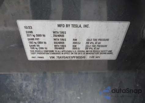 2023 Tesla Model Y Awd/Long Range Dual Motor All-Wheel Drive z USA, uszkodzony, nr VIN 7SAYGAEE5PF903249